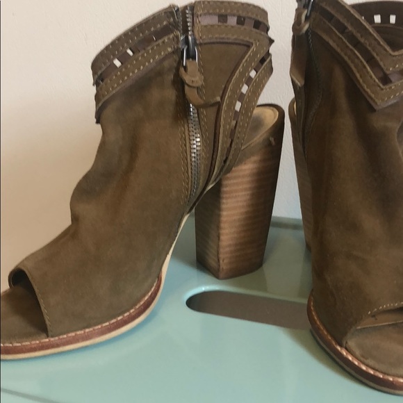 Size 7 dolce vita heels - Picture 2 of 2